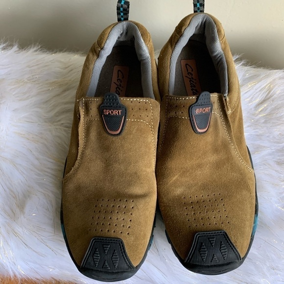Athletic_Shoes
